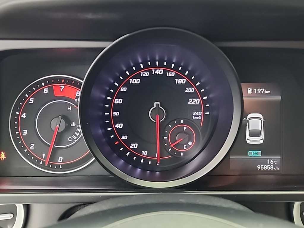 HYUNDAI Avante - Vista 6