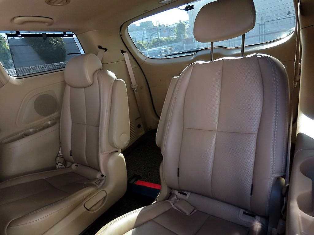 KIA Carnival - Vista 7
