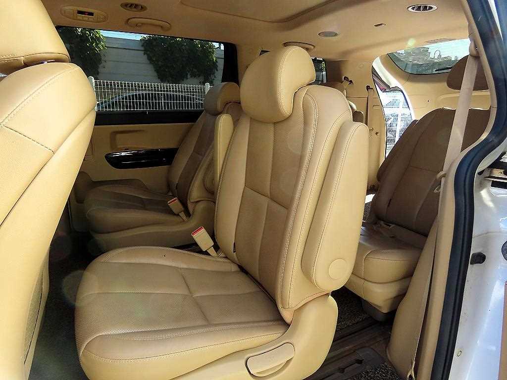 KIA Carnival - Vista 6