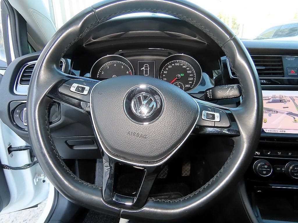 Volkswagen Golf - Vista 8