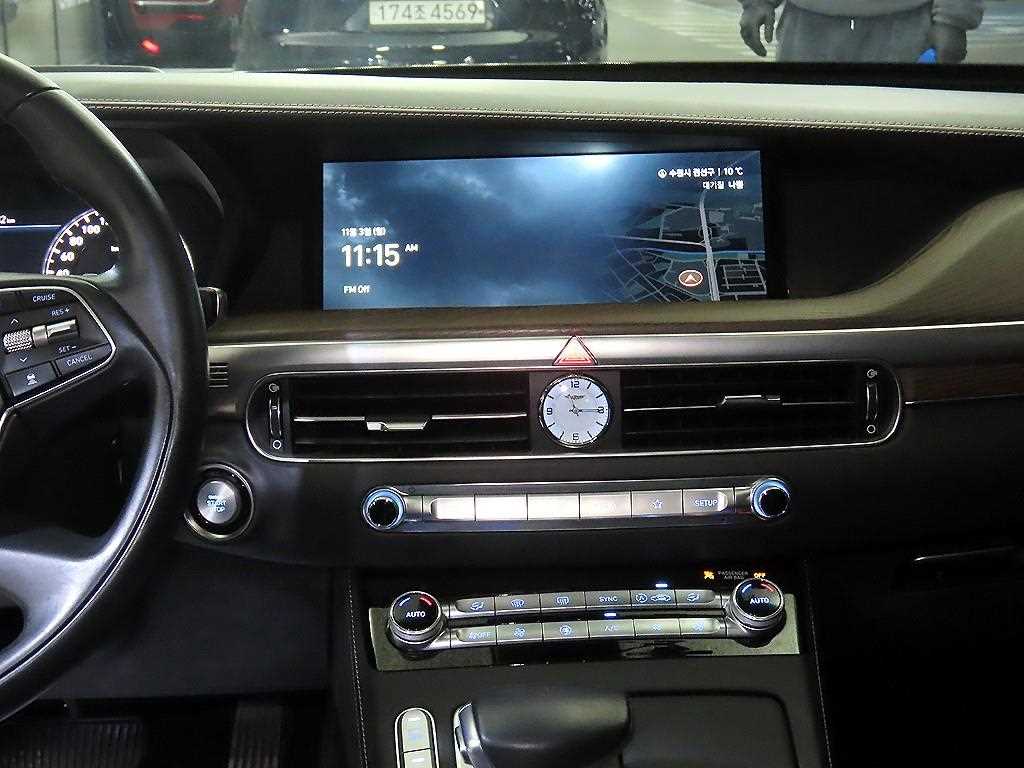 Genesis G90 - Vista 11