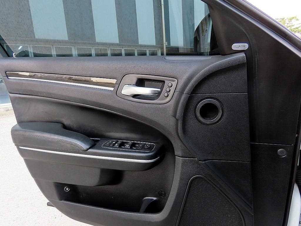 Chrysler 300C - Vista 11