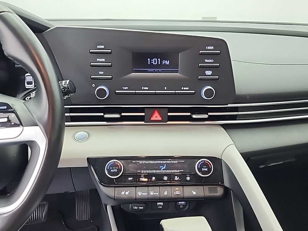 HYUNDAI Avante - Vista 10