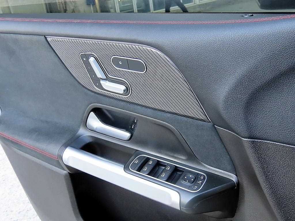 Mercedes Benz GLB Class - Vista 11