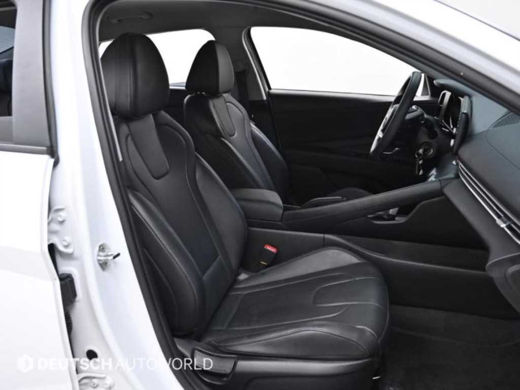 HYUNDAI Avante - Vista 10