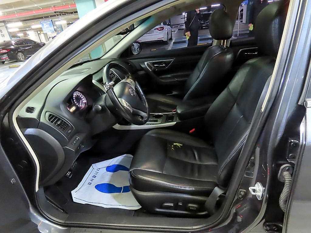 Nissan Altima - Vista 5