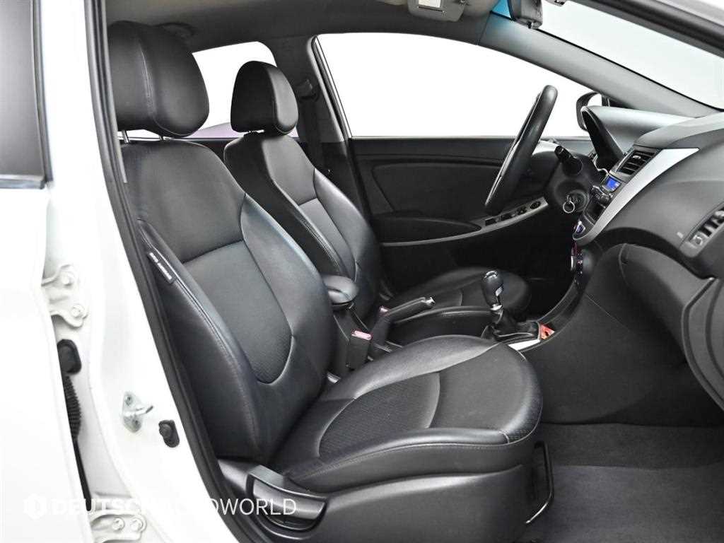 HYUNDAI Accent - Vista 10