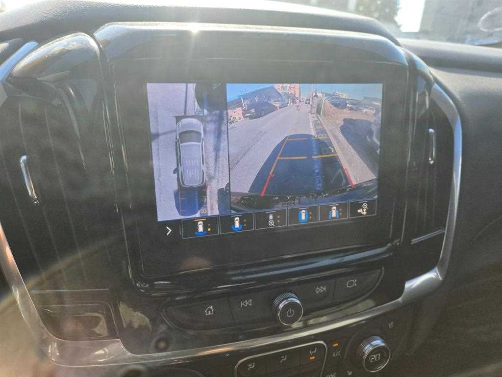 Chevrolet Travers - Vista 12