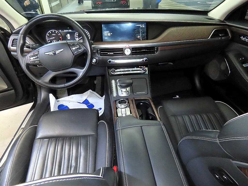 Genesis G90 - Vista 10