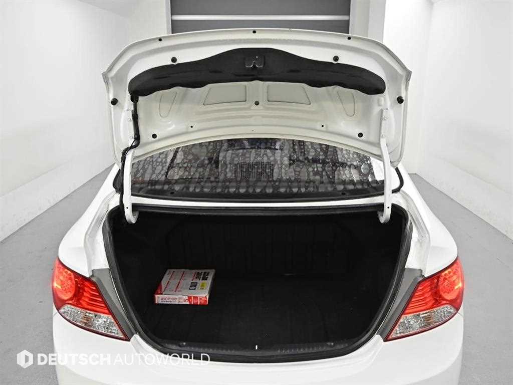 HYUNDAI Accent 2012 Blanco - Importación desde Corea - HF Imports Iquique - Foto 20