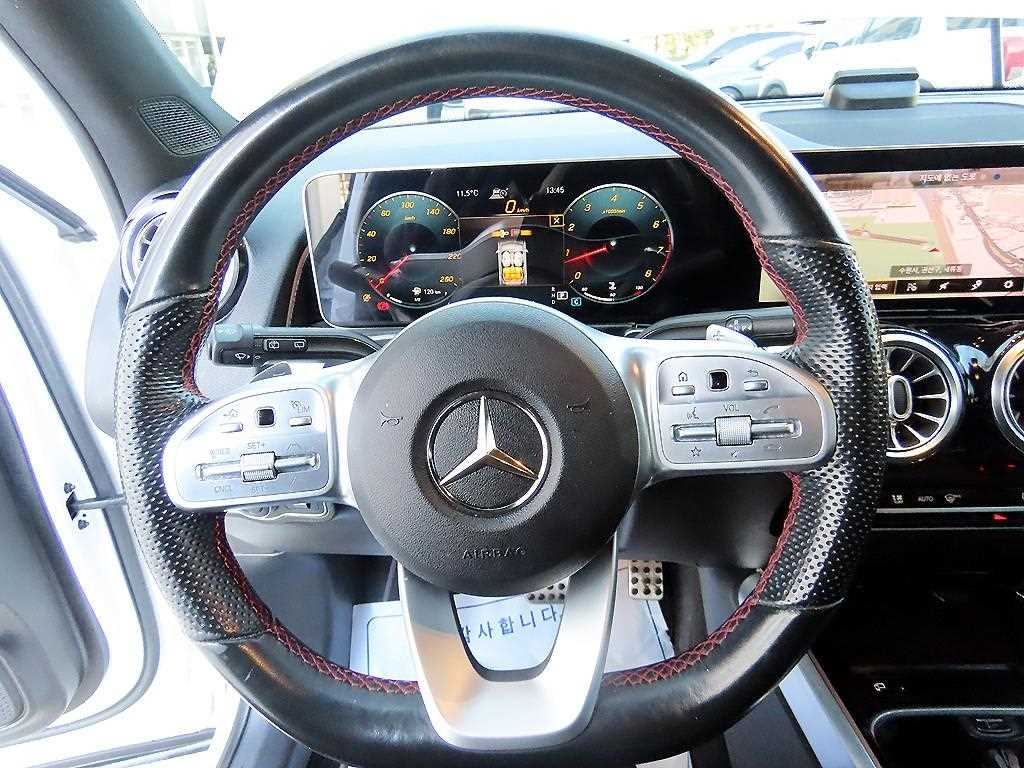 Mercedes Benz GLB Class - Vista 8