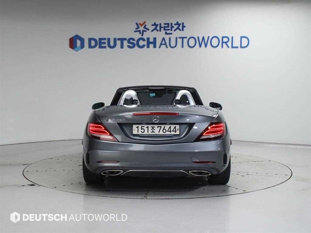 Mercedes Benz SLC Class - Vista 4