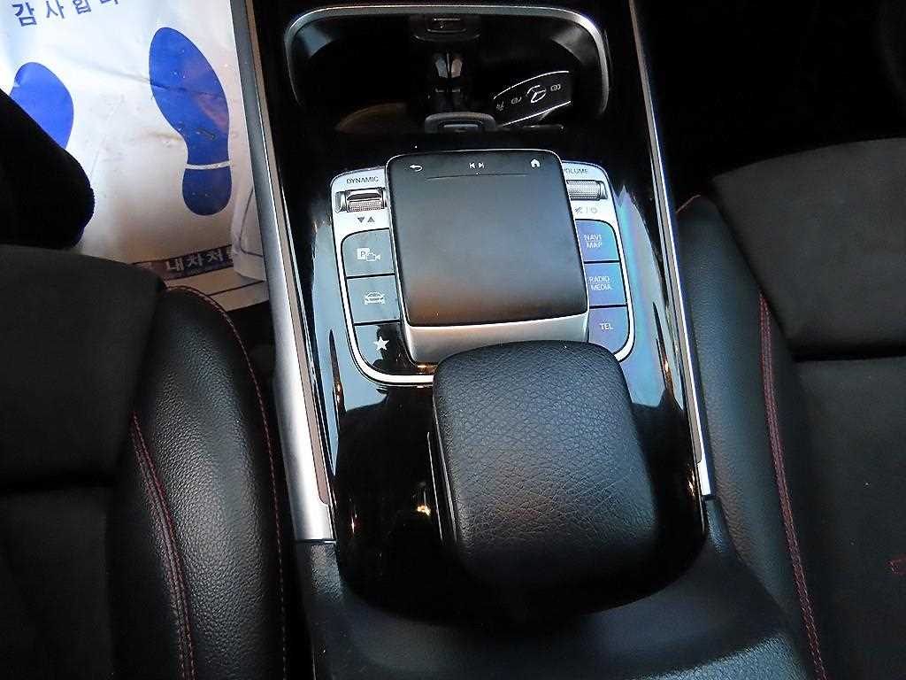 Mercedes Benz GLB Class - Vista 12