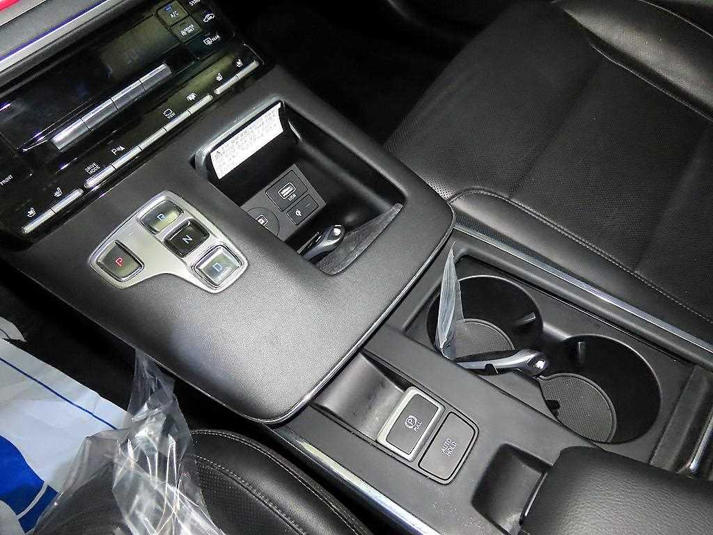 HYUNDAI Grandeur - Vista 12