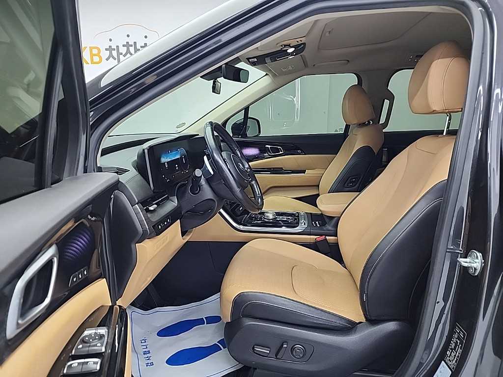 KIA Carnival - Vista 11