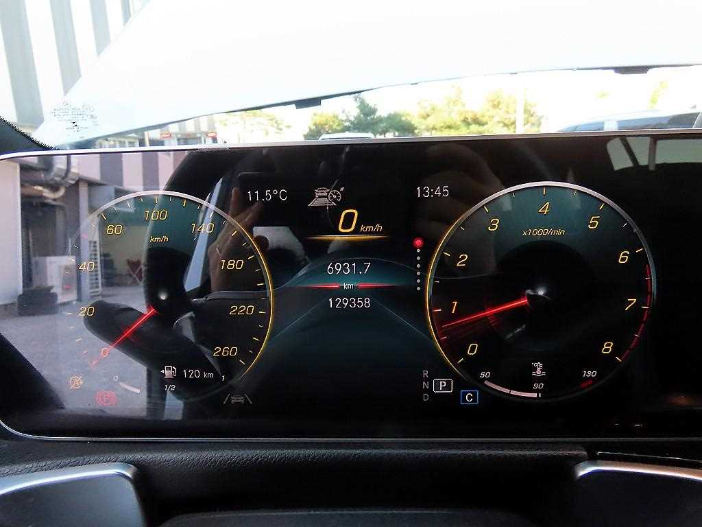 Mercedes Benz GLB Class - Vista 9