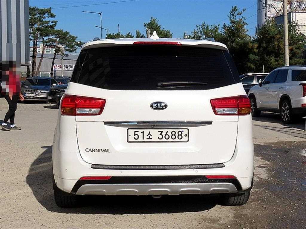 KIA Carnival - Vista 4