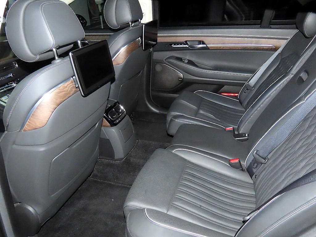 Genesis G90 - Vista 7