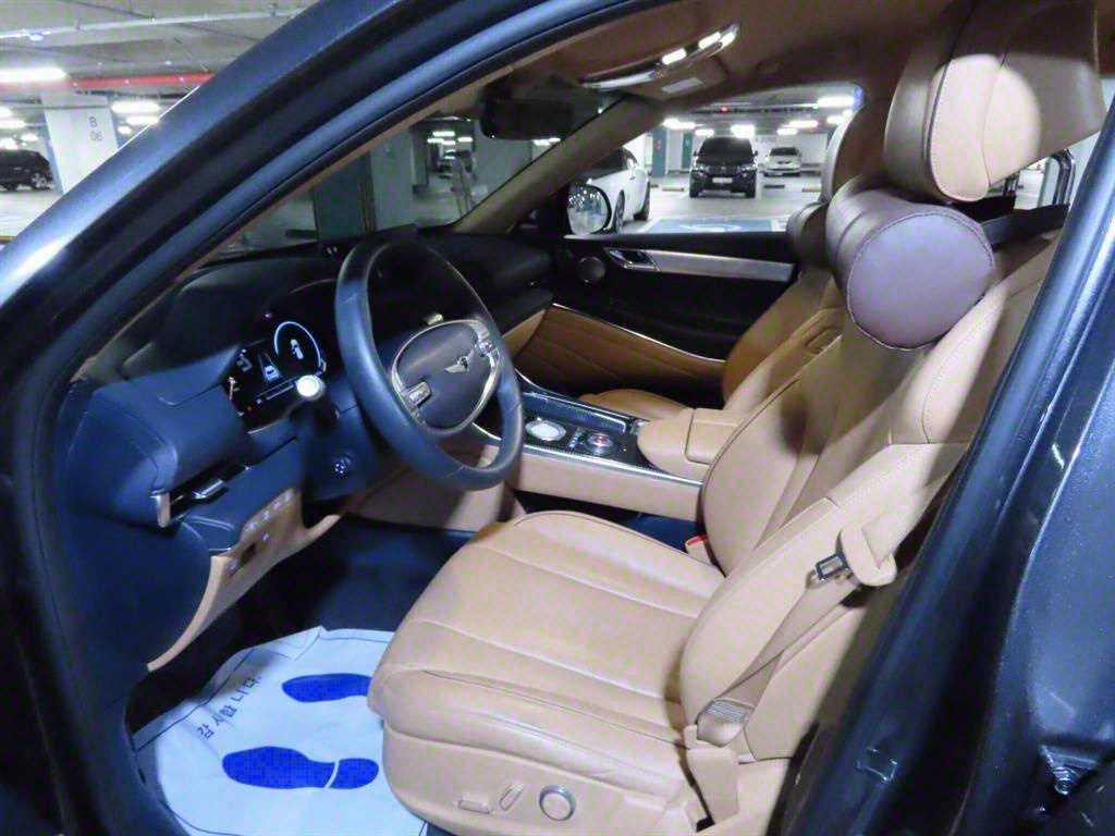 Genesis GV80 - Vista 9