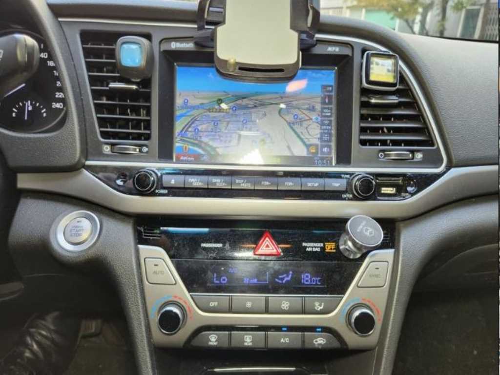 HYUNDAI Avante - Vista 4