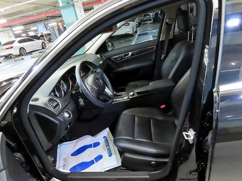 Mercedes Benz C Class - Vista 6