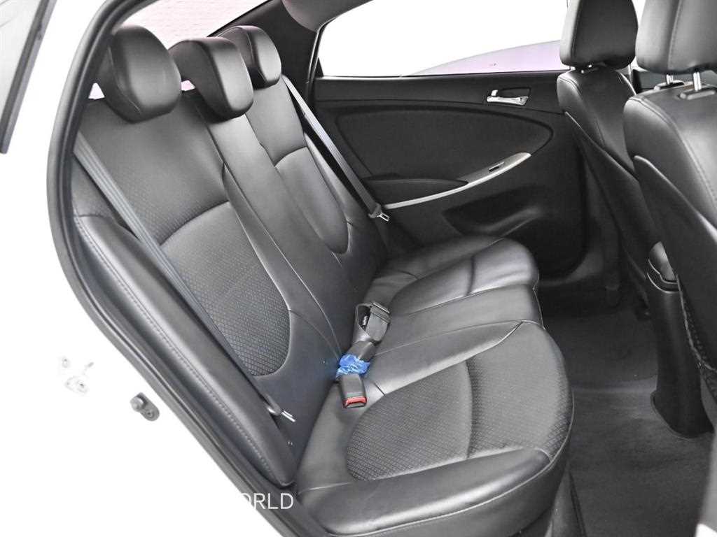 HYUNDAI Accent - Vista 12