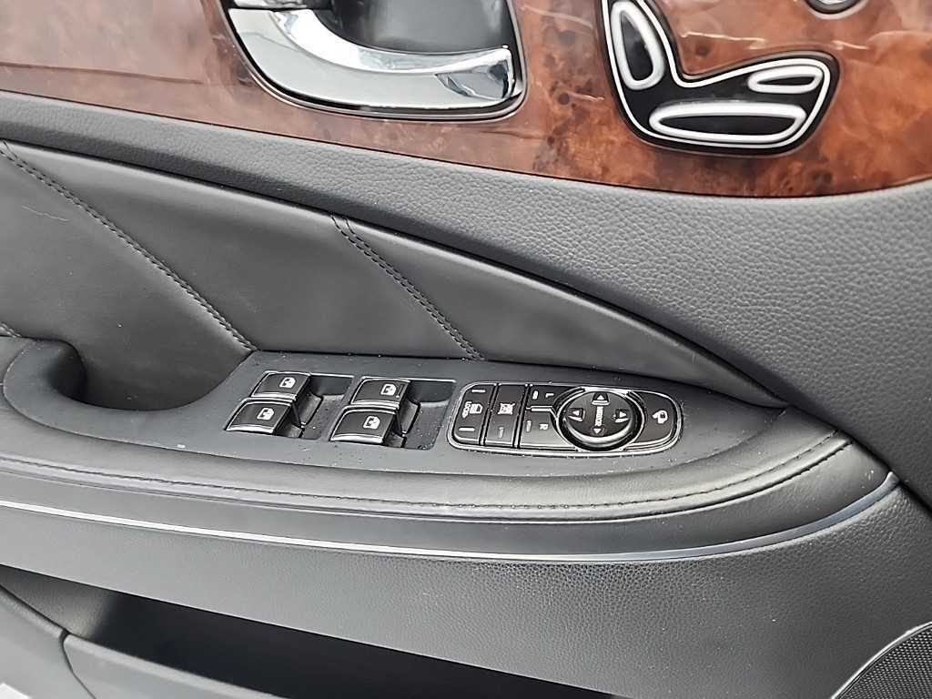 HYUNDAI Equus - Vista 8