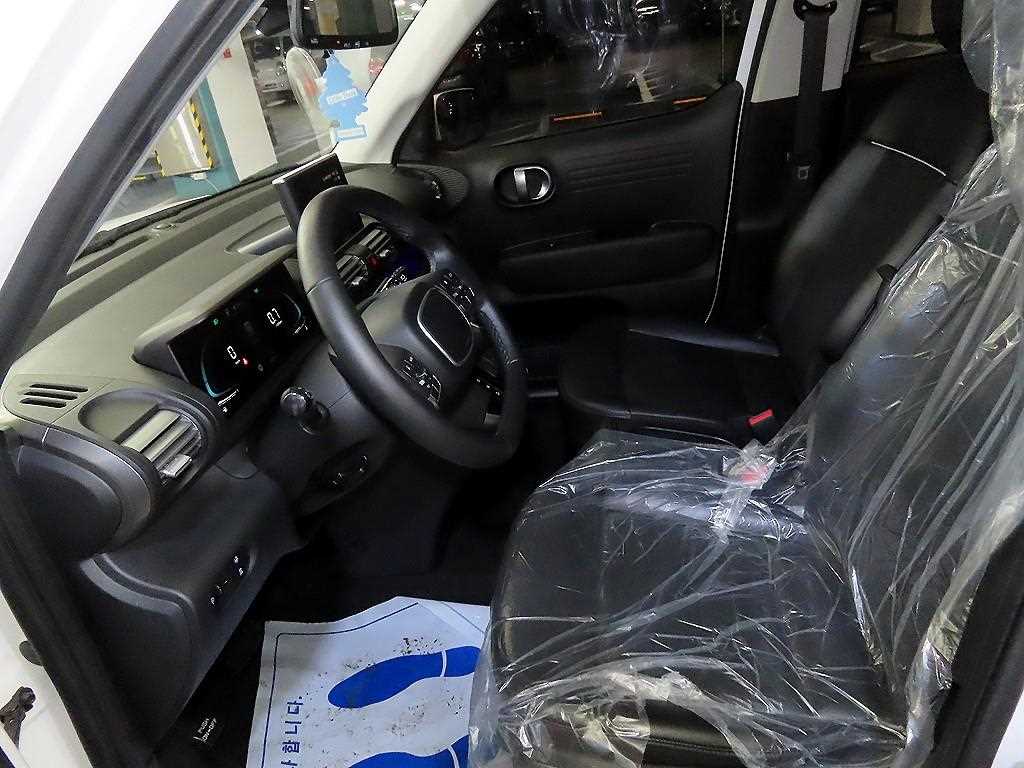 HYUNDAI Casper - Vista 6