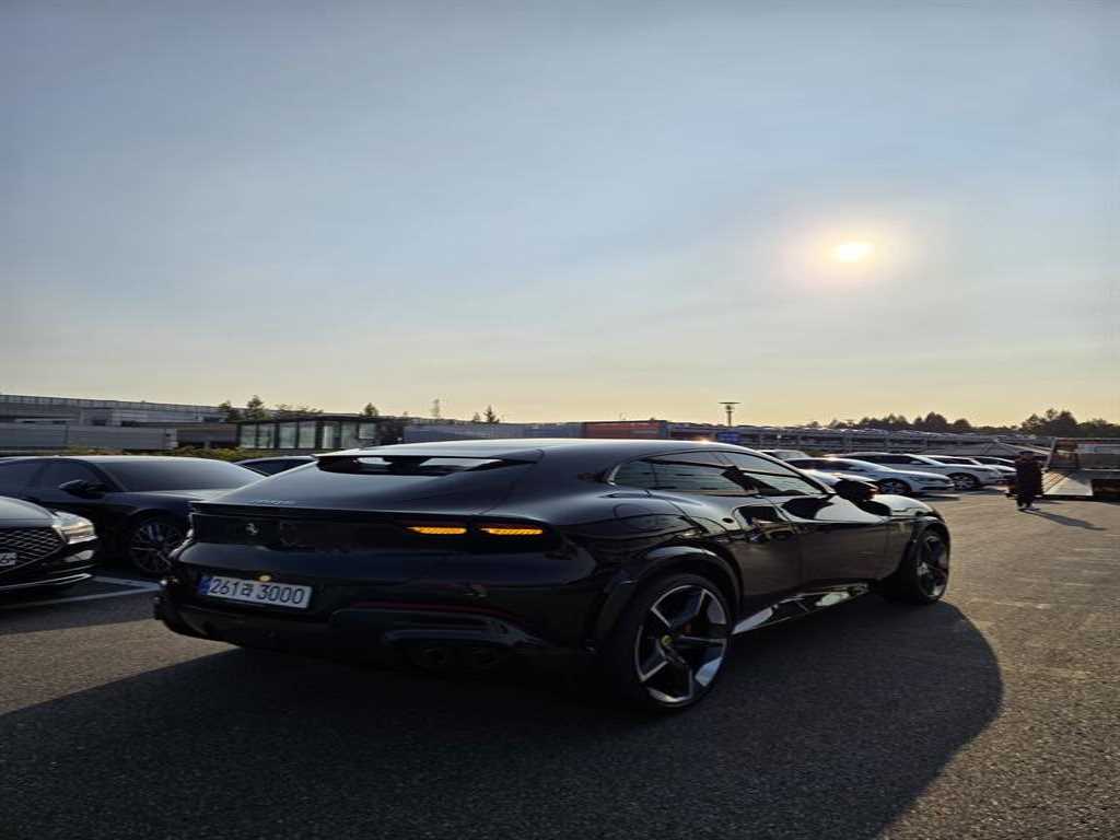 Ferrari Purosangue - Vista 5