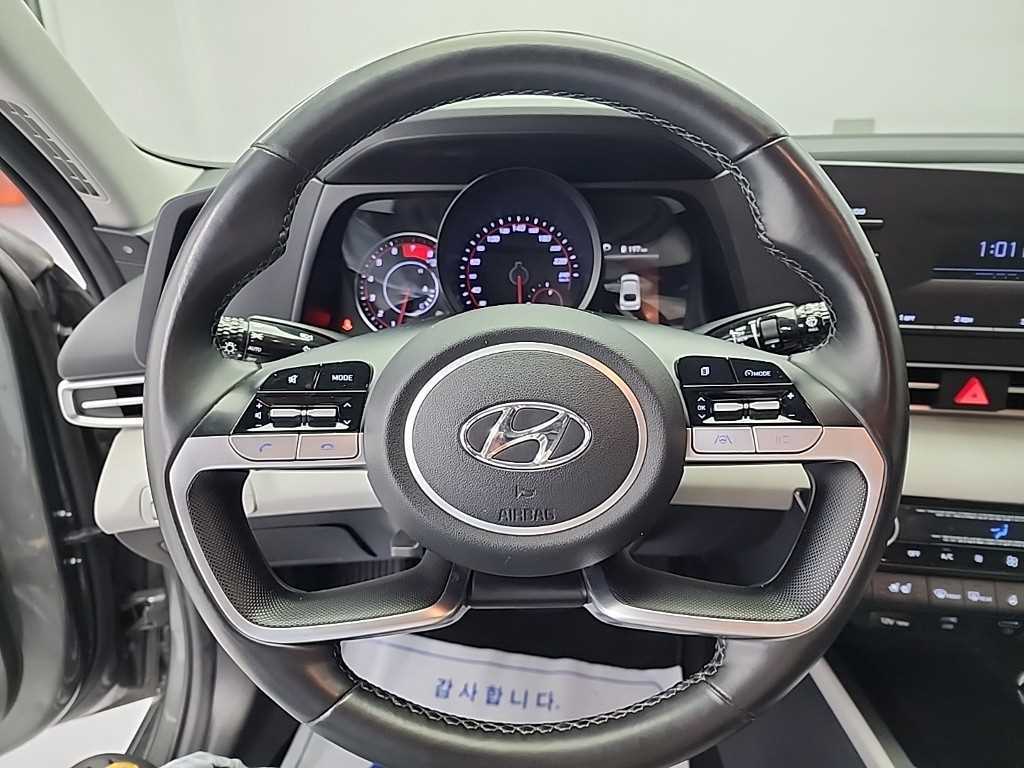 HYUNDAI Avante - Vista 9