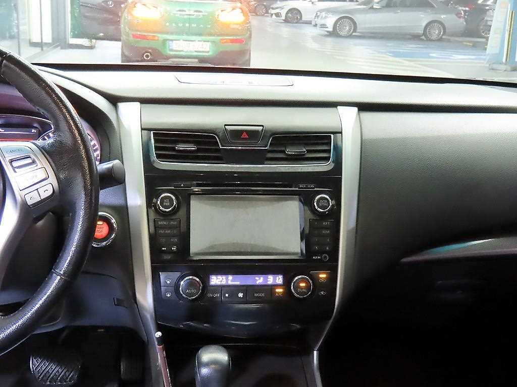 Nissan Altima - Vista 10