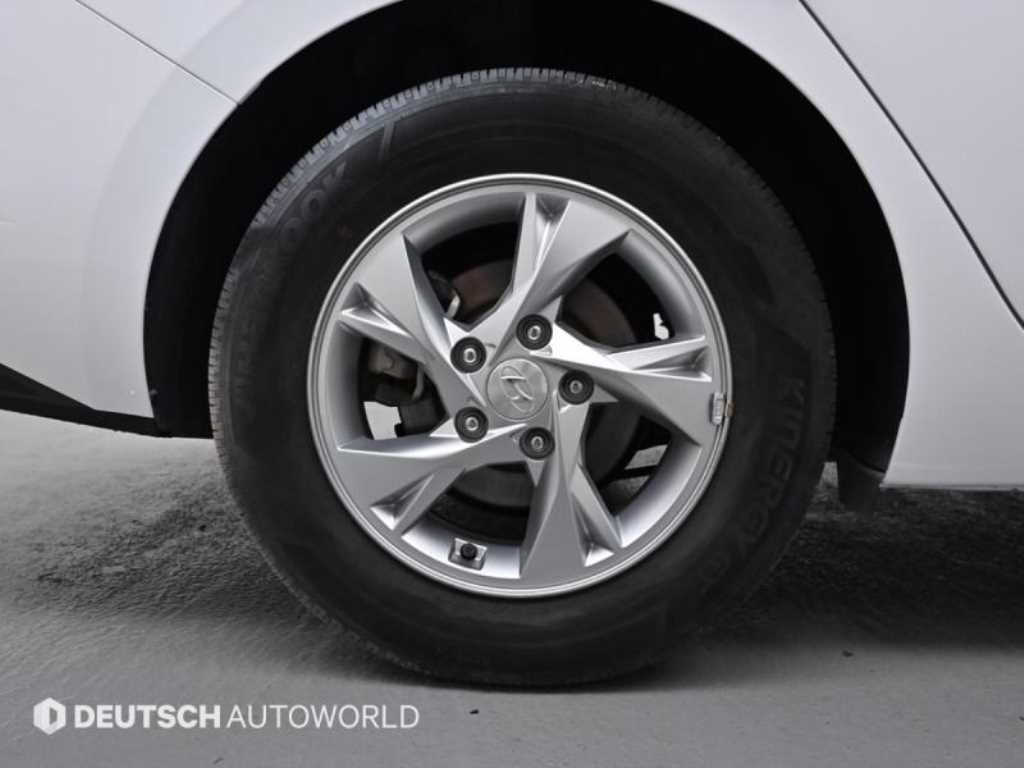 HYUNDAI Avante - Vista 5