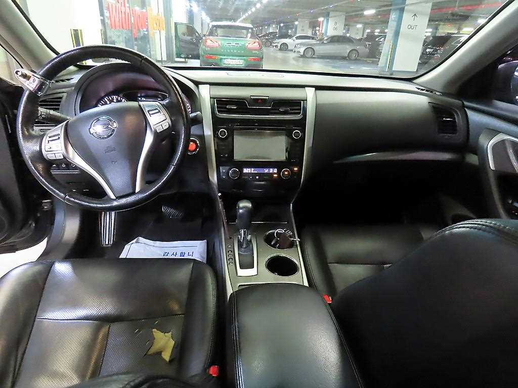 Nissan Altima - Vista 9