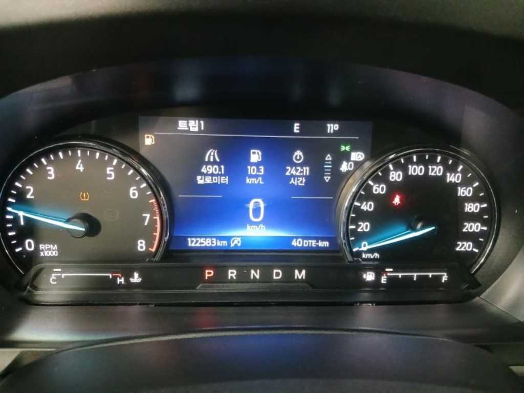 Ford Explorer - Vista 10