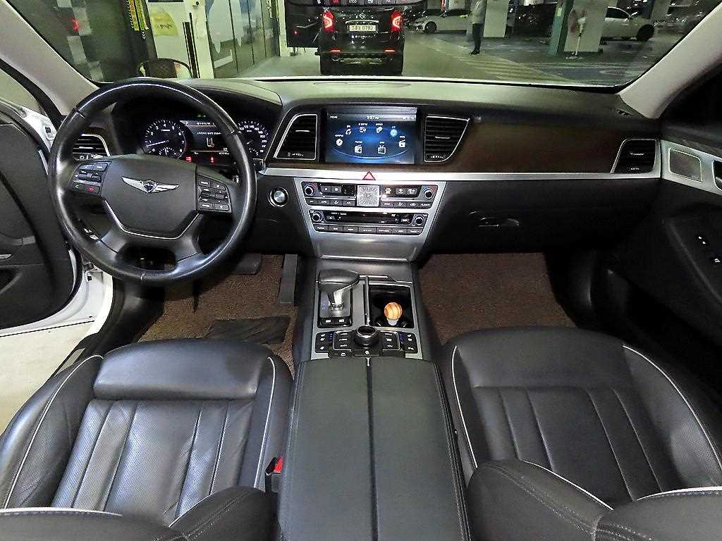 Genesis G80 - Vista 10