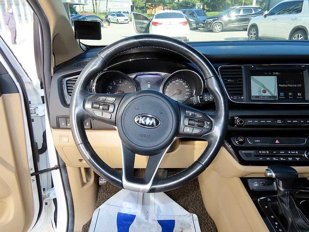 KIA Carnival - Vista 9