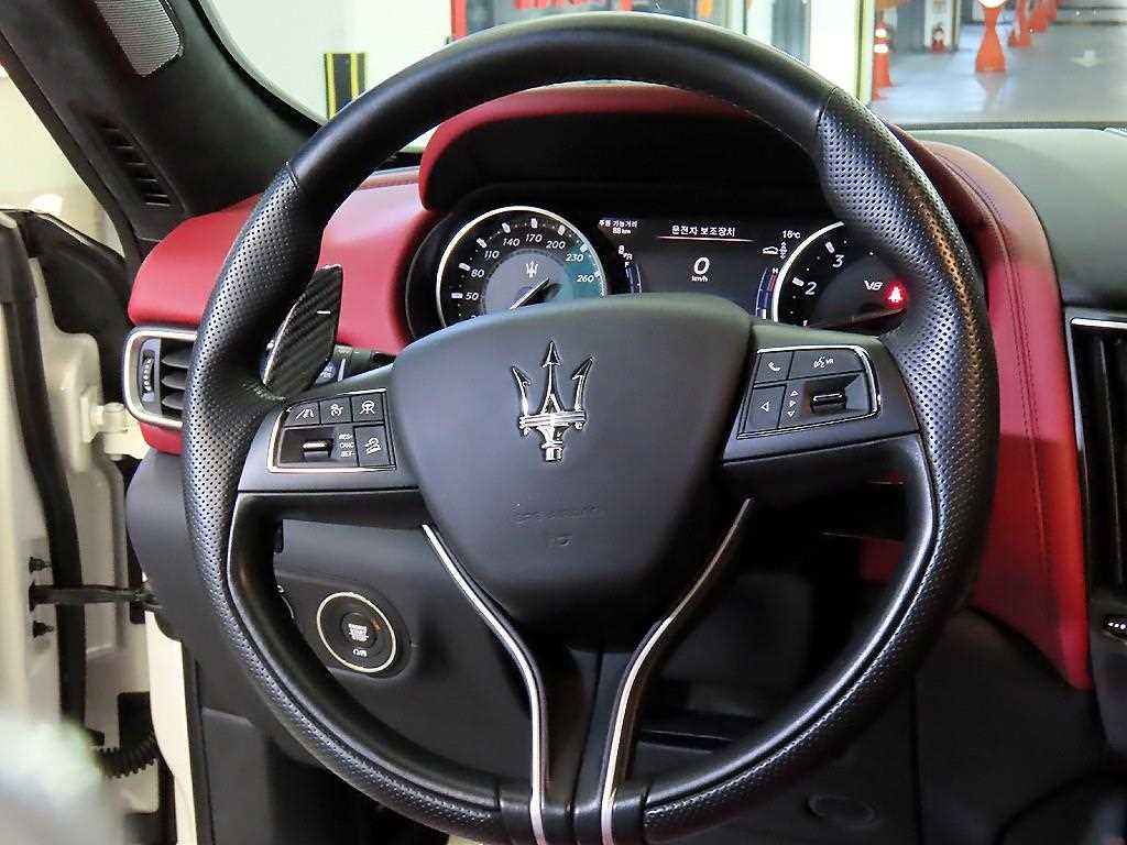 Maserati Levante - Vista 8