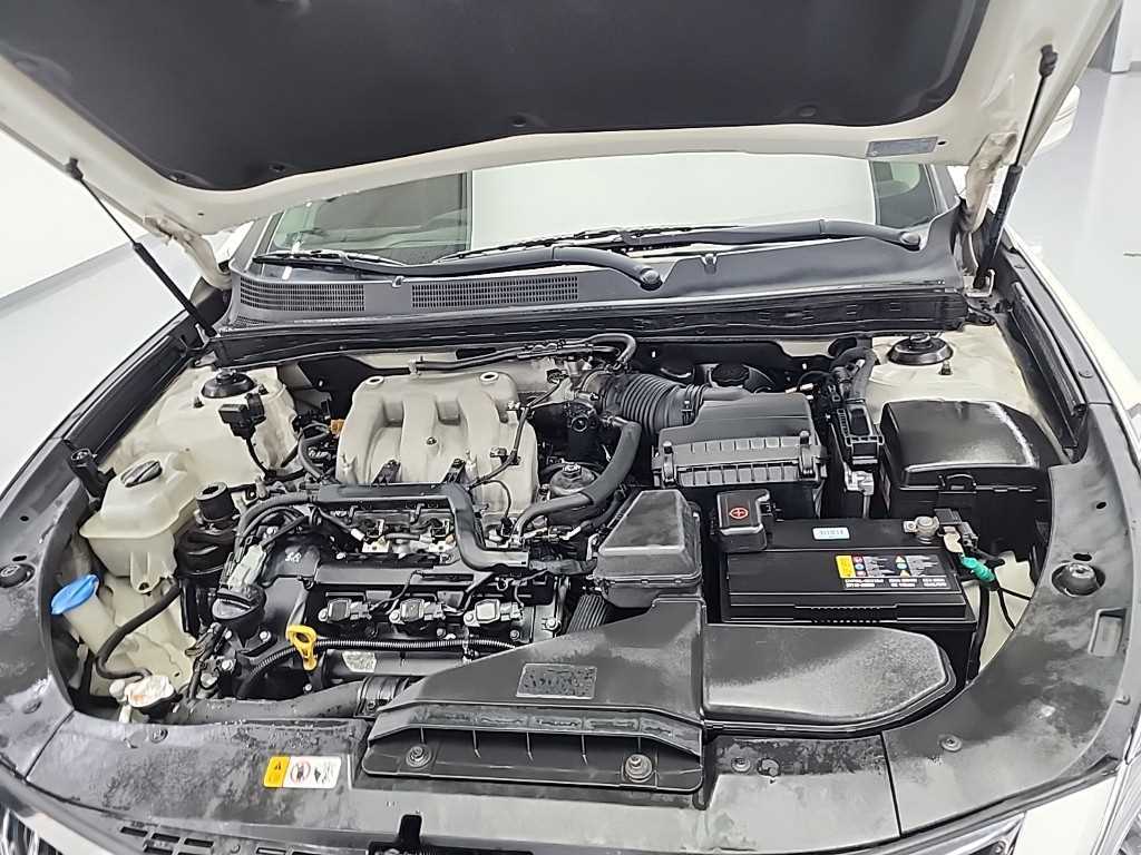 HYUNDAI Grandeur - Vista 5