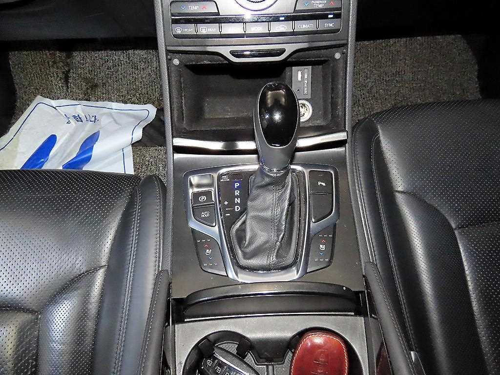 HYUNDAI Grandeur - Vista 12