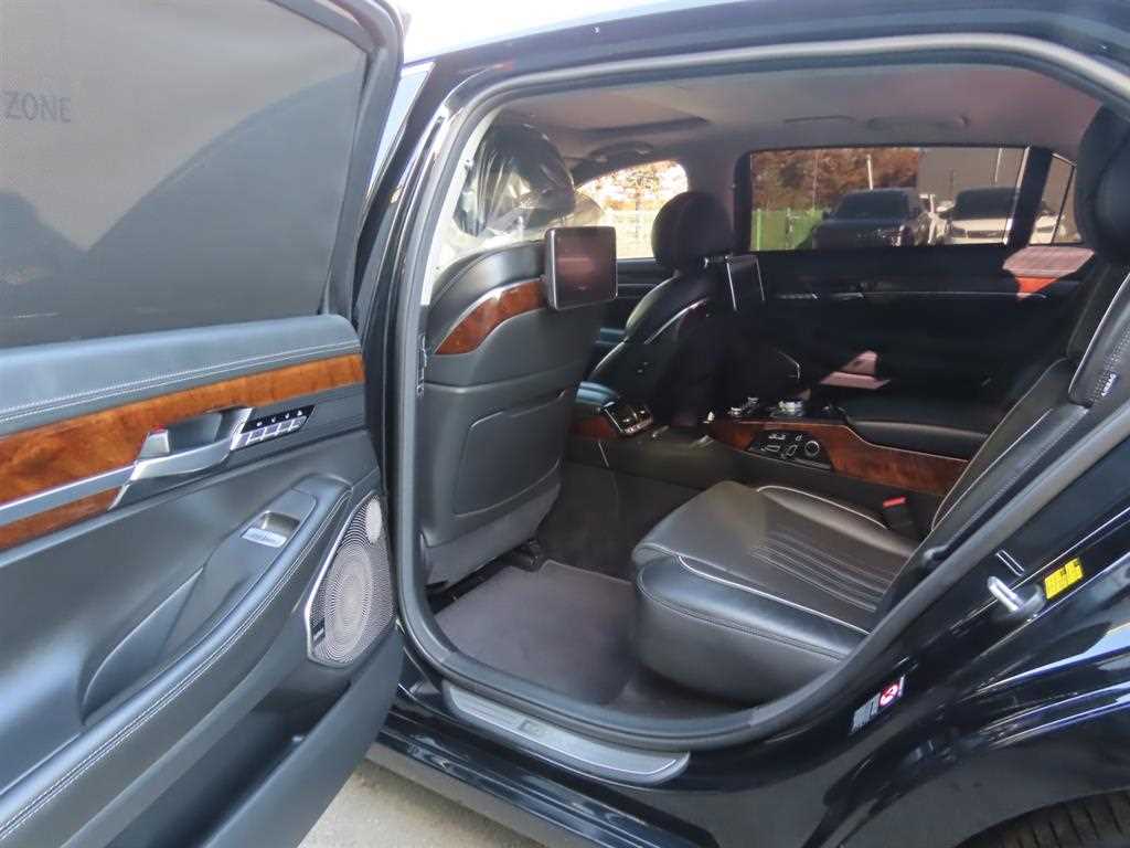 Genesis EQ900 - Vista 6