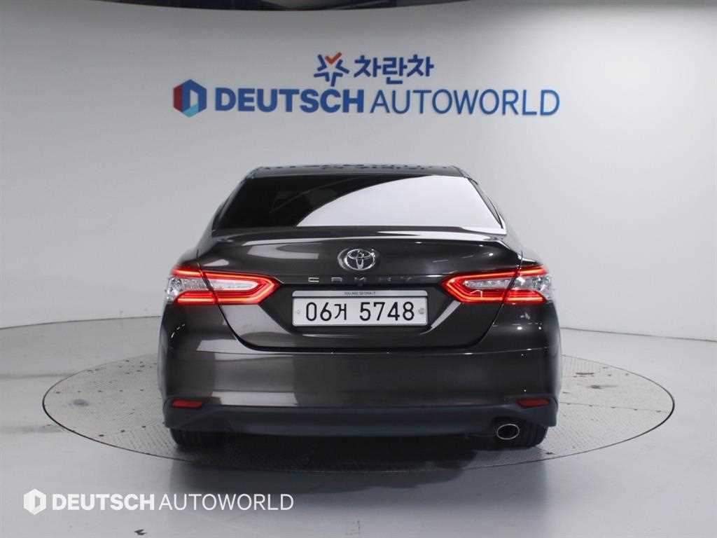 Toyota Camry - Vista 4