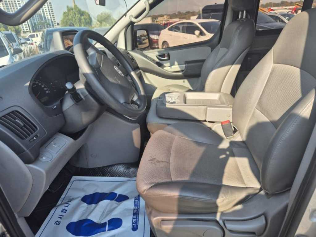 HYUNDAI Starex - Vista 9