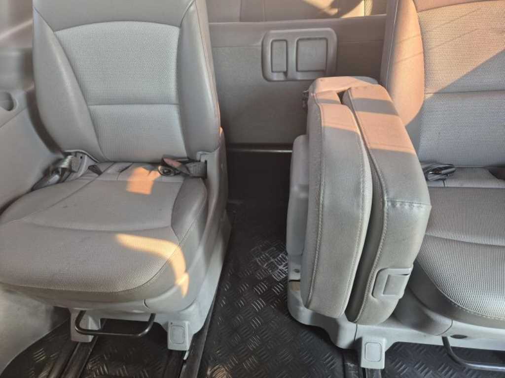 HYUNDAI Starex 2011 - Importación desde Corea - HF Imports Iquique - Foto 17