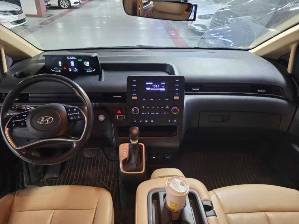 HYUNDAI Staria - Vista 5