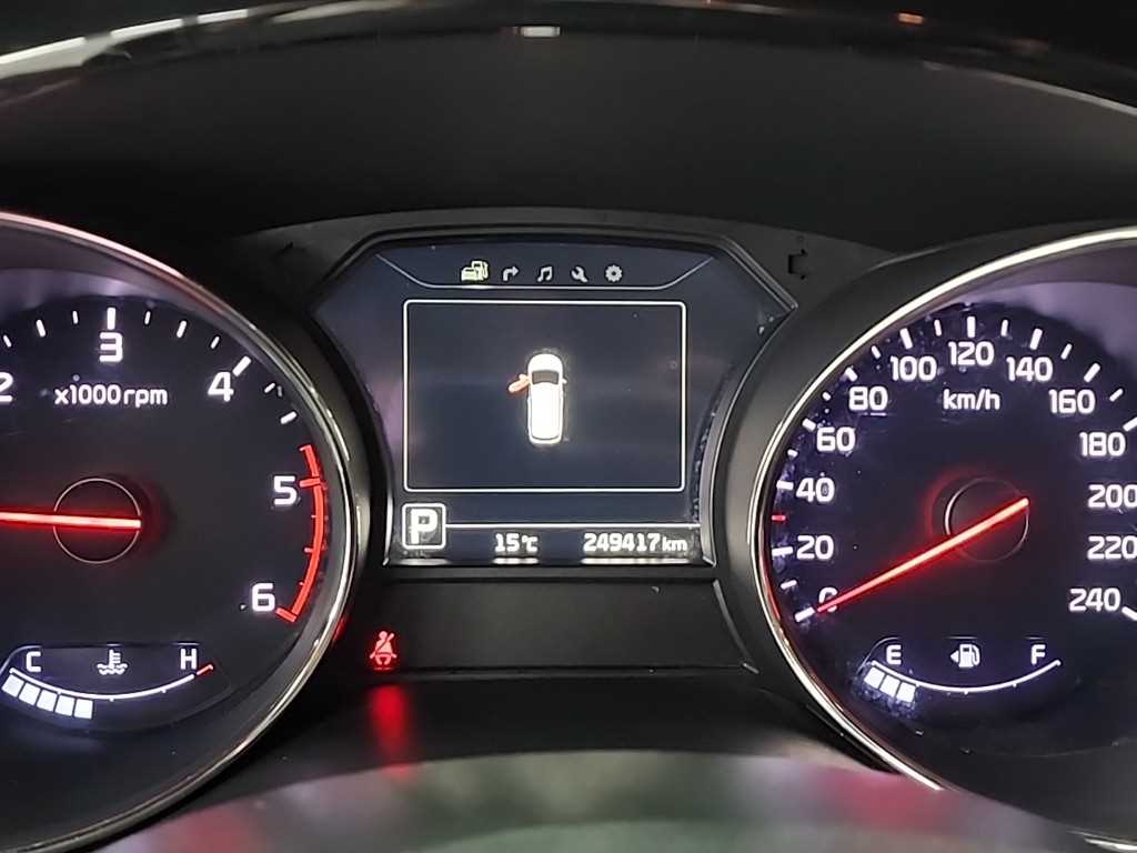 KIA Carnival - Vista 6