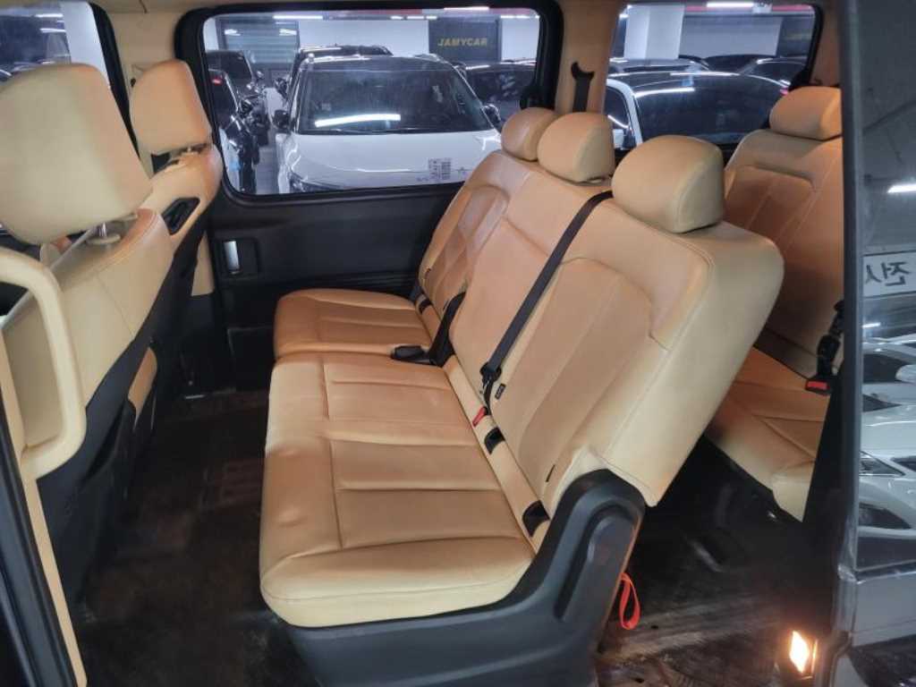 HYUNDAI Staria - Vista 11