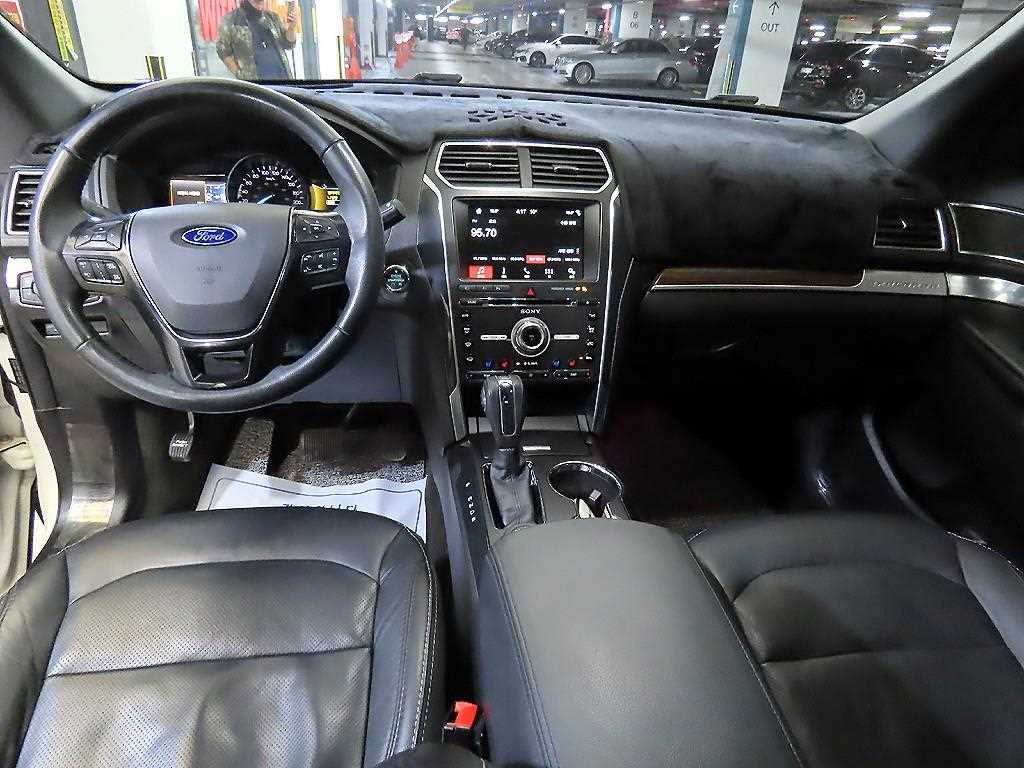 Ford Explorer - Vista 10