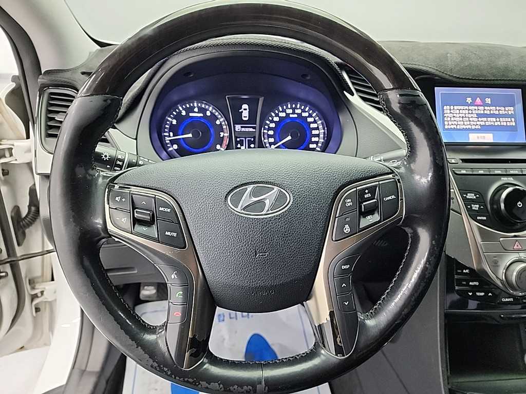 HYUNDAI Grandeur - Vista 9