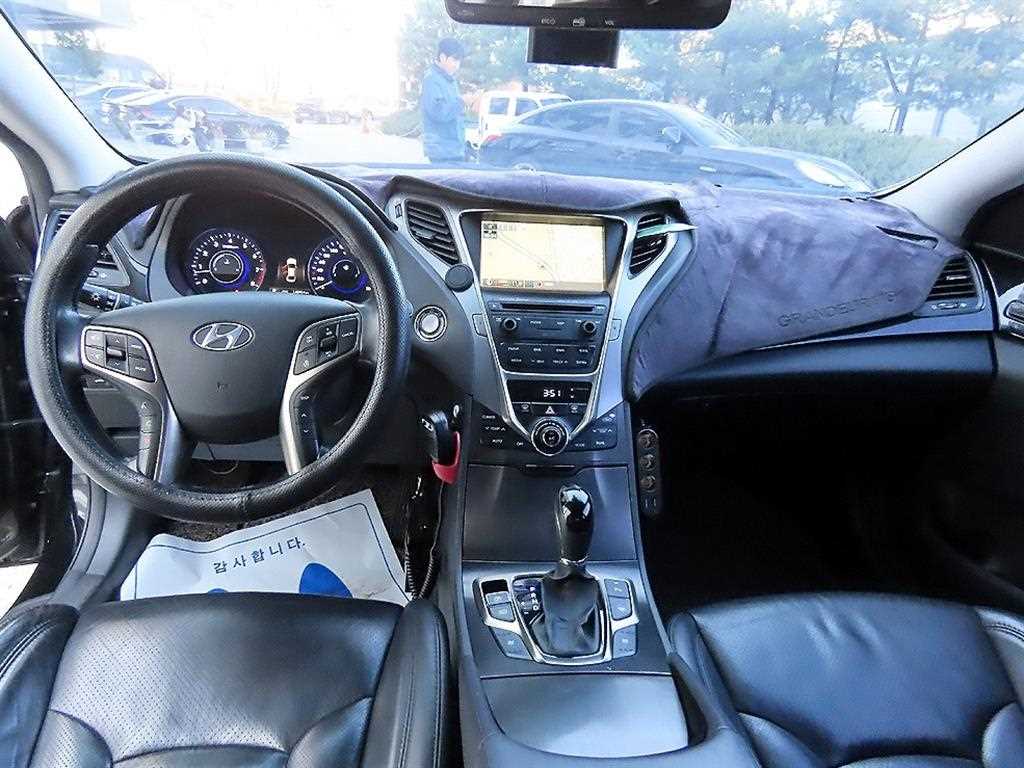 HYUNDAI Grandeur - Vista 7