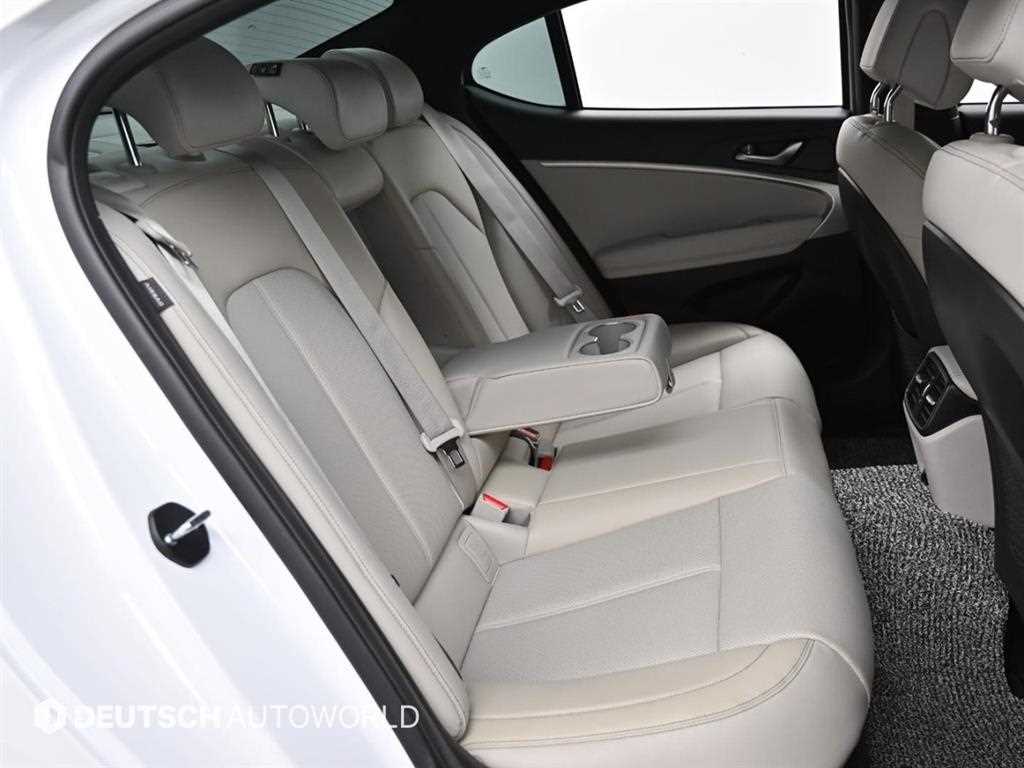 Genesis G70 - Vista 12